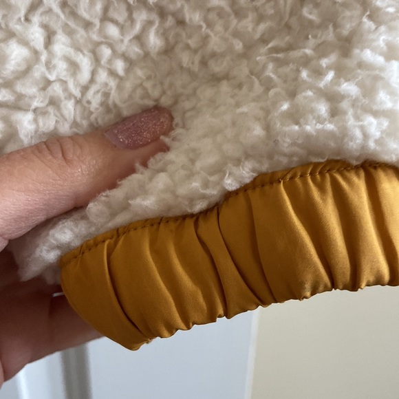 Beautiful reversible Sherpa bomber style jacket - Picture 5 of 6